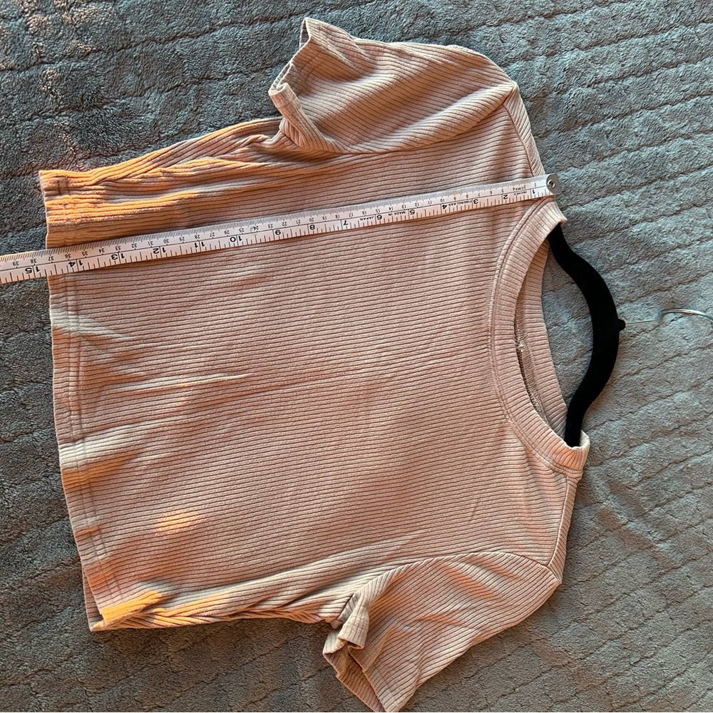 Tan Ribbed Crop Top - Picture 3 of 3